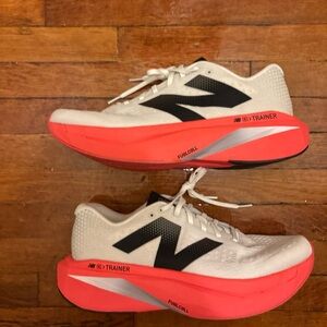 Men’s New Balance Fuel Cell Trainer White and Pink Running Shoes size 13